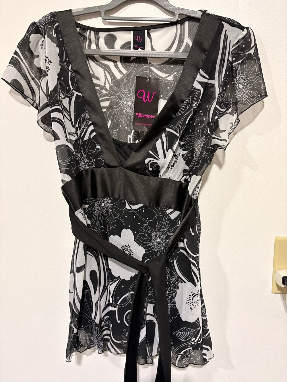 Wrapper Black & White Floral Wrap Blouse